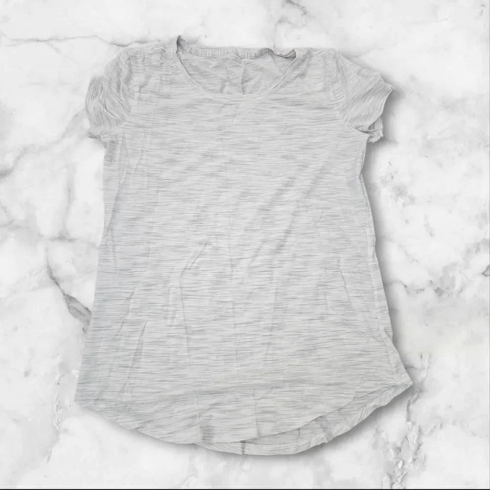 Lululemon Size 4 White Heathered Short Sleeve Shirt